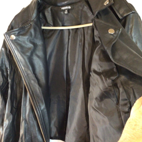 Torrid moto jacket women’s size 2 black floral faux leather long sleeve - Picture 8 of 13